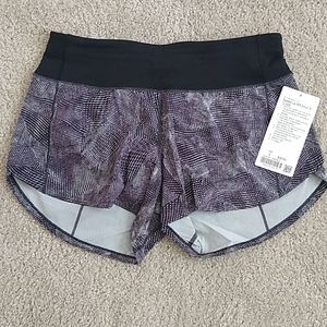 NWT Lululemon Speed Up Shorts 4" size 6